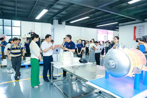 創(chuàng)意變產(chǎn)品摁下“快捷鍵”——麓山實(shí)驗(yàn)室CMF與快速成型服務(wù)中心揭牌，代駕服務(wù)迎來(lái)新突破